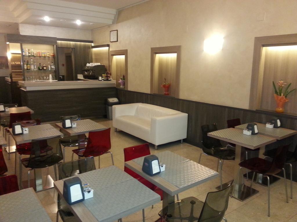 Hotel Garden Милано Екстериор снимка