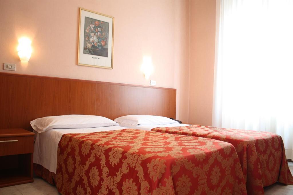 Hotel Garden Милано Стая снимка