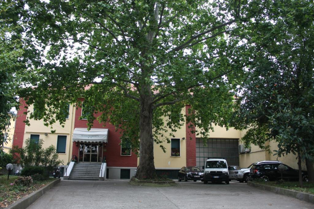 Hotel Garden Милано Екстериор снимка