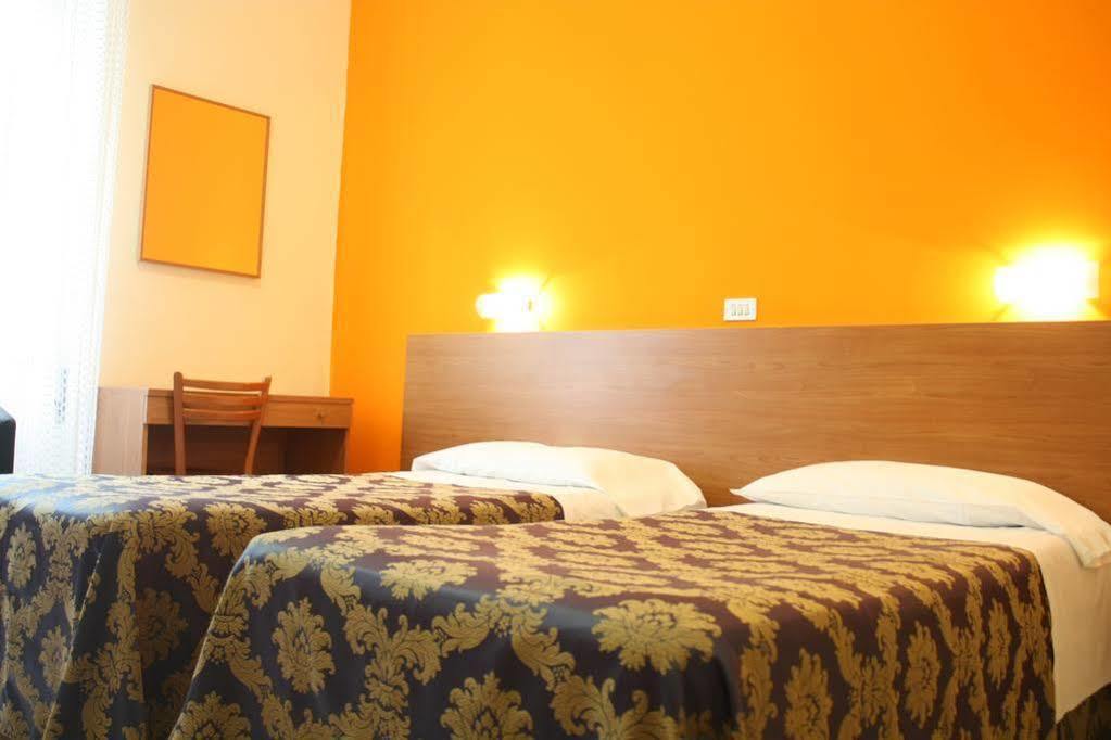 Hotel Garden Милано Екстериор снимка
