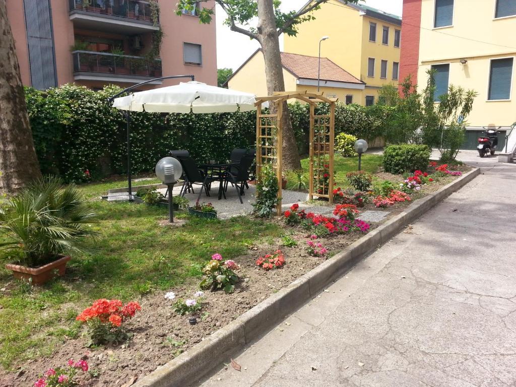 Hotel Garden Милано Екстериор снимка